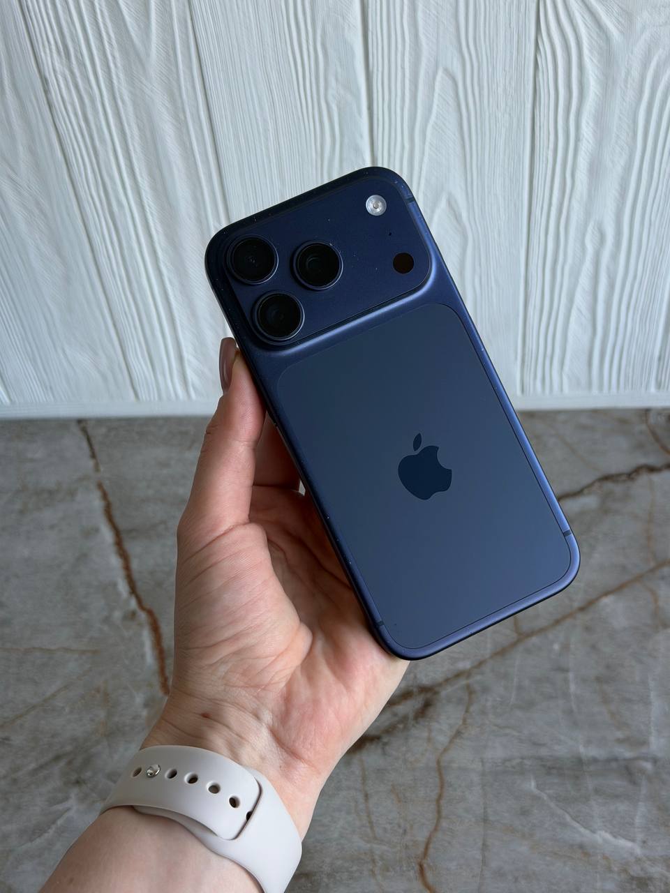 iPhone 17 Pro 256GB Deep Blue