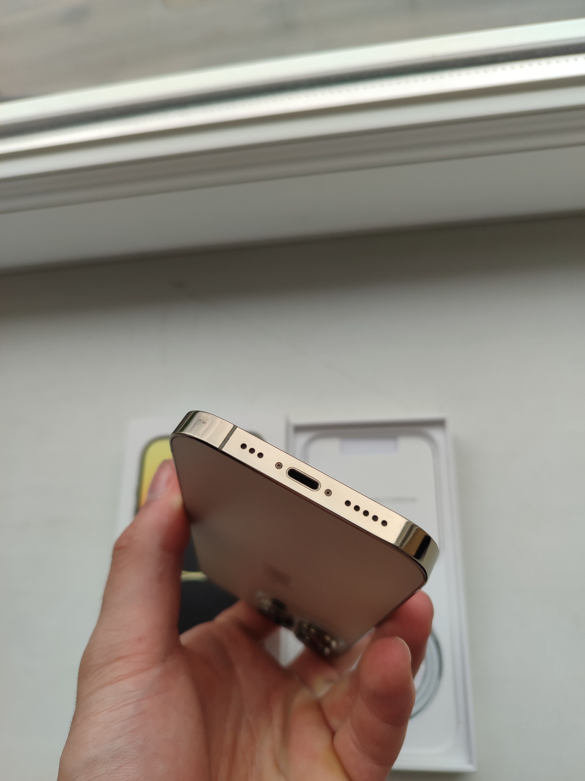 iPhone 14 Pro 256GB Gold фото 3