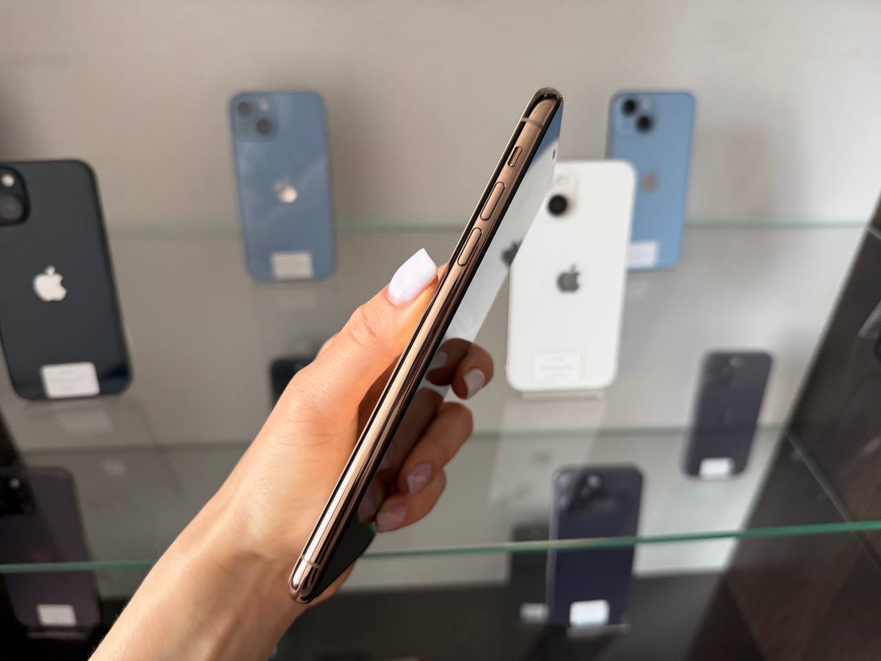 iPhone 11 Pro Max 64GB Gold фото 2
