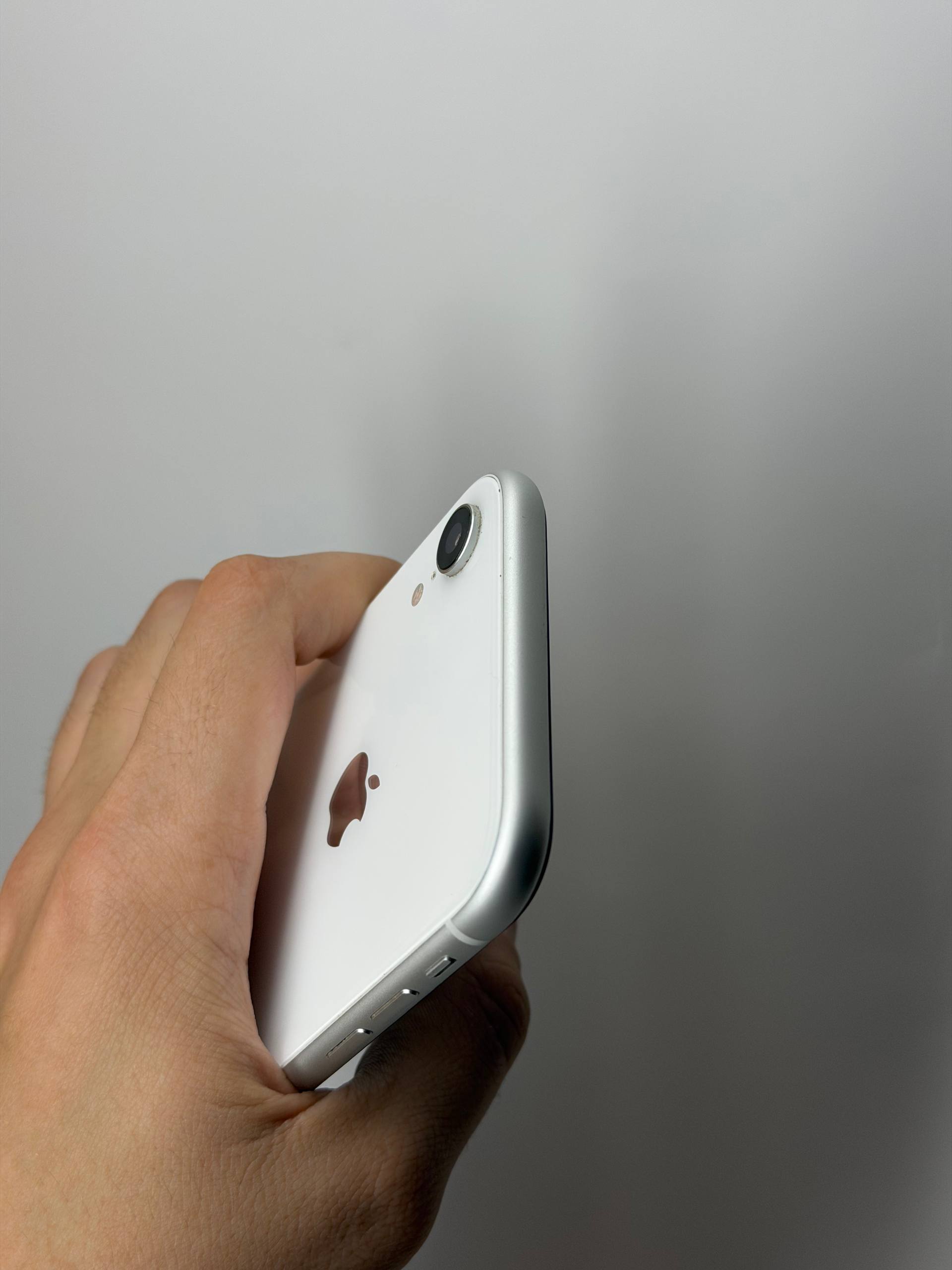 iPhone XR 64GB White фото 5