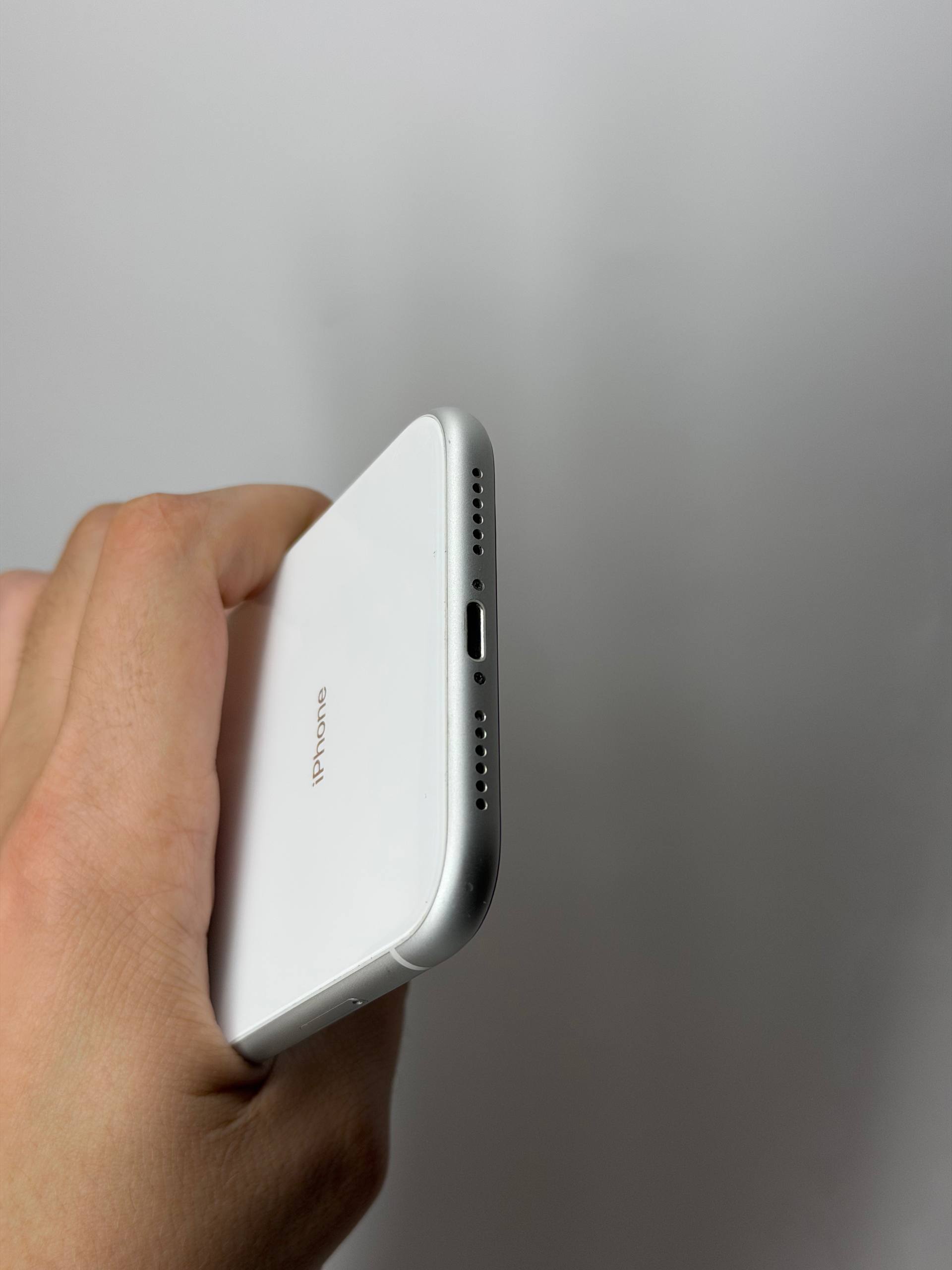 iPhone XR 64GB White фото 6